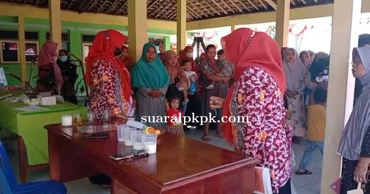 Kegiatan Posyandu Desa Brani Kulon Kecamatan Maron bertempat di Pendopo Desa Brani Kulon